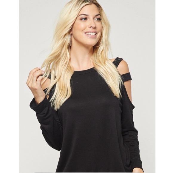 ‼️CLEARANCE‼️ Cold Shoulder Top - Picture 2 of 4